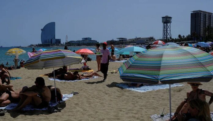 Temperatures to exceed 40°C in European heatwave as three die in France