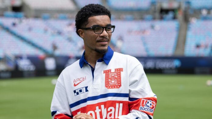 Tillman's stylish photo shoot earns him ribbing from USMNT teammates