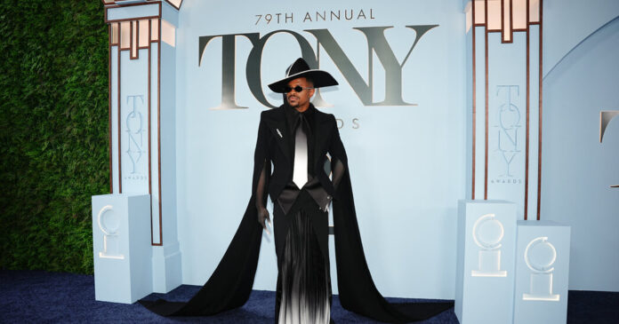 Tony Awards 2026 Red Carpet: See the Looks of Broadway’s Biggest Stars