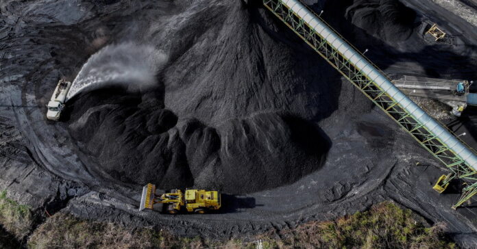 Trump Offers Funds for First New U.S. Coal Plants in 13 Years