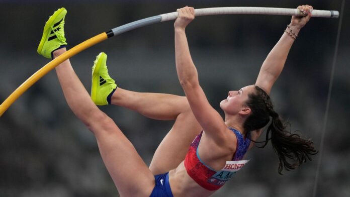 Washington's Amanda Moll tops sister for NCAA pole vault title