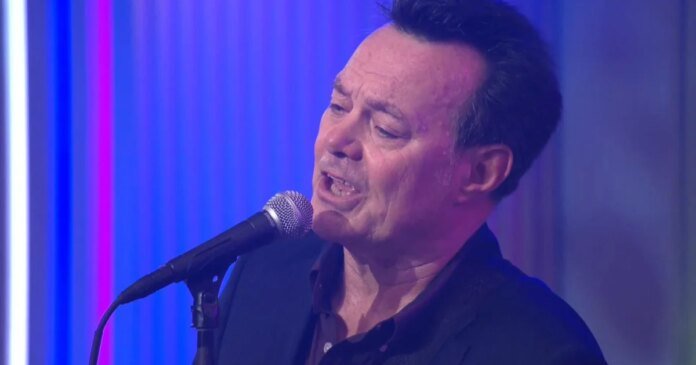 Saturday Sessions: The James Hunter Six perform 