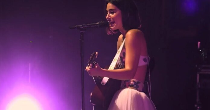 Gracie Abrams: Now center stage