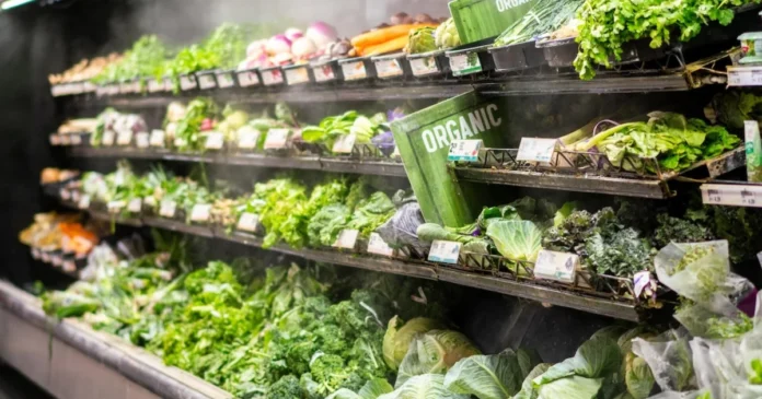 Americans are eating less produce amid cyclospora outbreak, CBS News poll finds