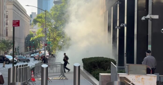 Army veteran arrested for setting off fireworks, igniting fire outside federal building in NYC, FBI says