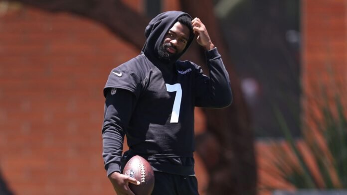 Cardinals' Brissett practices amid 'productive' talks for new deal