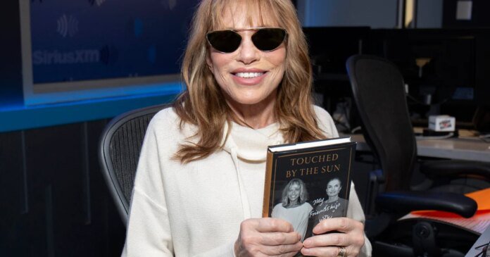 Carly Simon reveals Parkinson's diagnosis: 