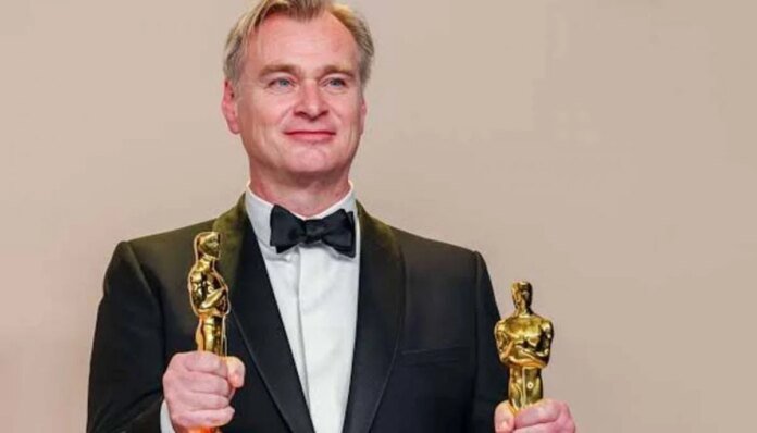Christopher Nolan refuses to keep phone despite running Hollywood
