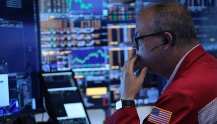 Global stock markets fall as AI chip stocks slide and oil rises