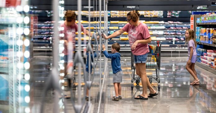 Grocery Stores Lower Prices as Consumers Pare Spending
