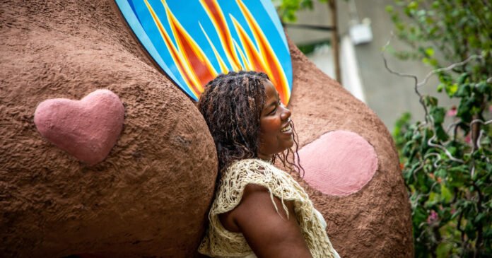 In Queens, a Fantastical Garden Featuring a 25-Foot-Long Teddy Bear