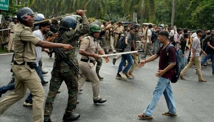 India ‘blocks' mobile internet in central Delhi amid ‘Cockroach' protests