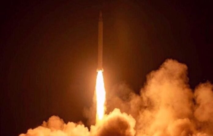 Iran’s Armed Forces strike US targets with missiles, drones amid warning of expanding retaliation - SUCH TV