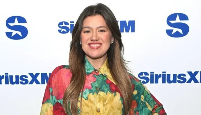 Kelly Clarkson gets candid about her single life