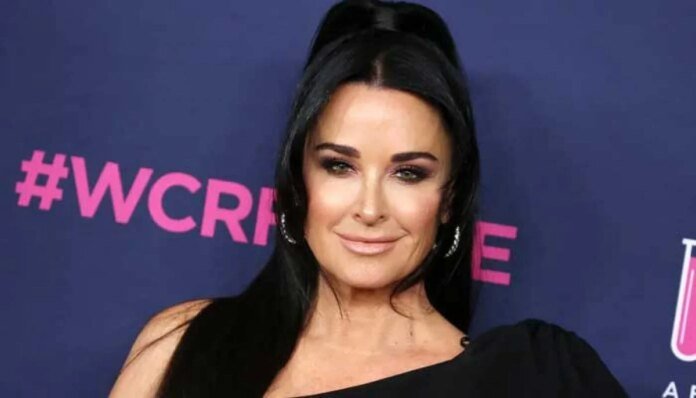 Kyle Richards marks 4 years of being clean and sober in latest update: 'I’m happy'
