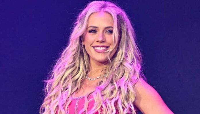 Megan Moroney apologizes to fans after ending Denver show early 