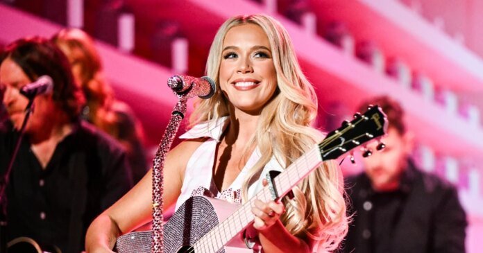 Megan Moroney tearfully cancels Denver show mid-performance over illness 