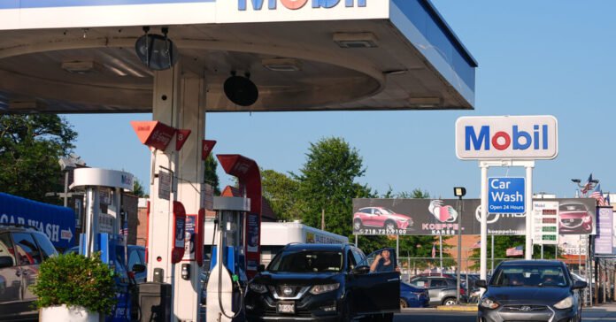 Oil Prices Fall After U.S. and Iran Pause Fighting for a Second Day