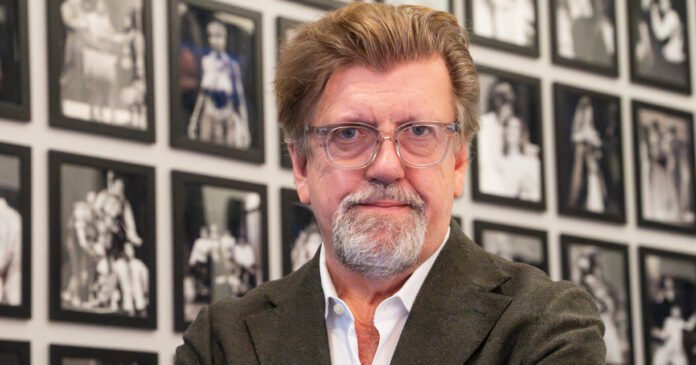 Oskar Eustis, Theater Giant, Is Stepping Down. First, He Has Thoughts.