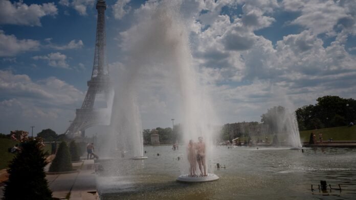 Record heat, crowds drive offseason boom in international travel