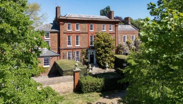 Richmond home where Imran Khan lived with Goldsmiths goes on sale for £25m