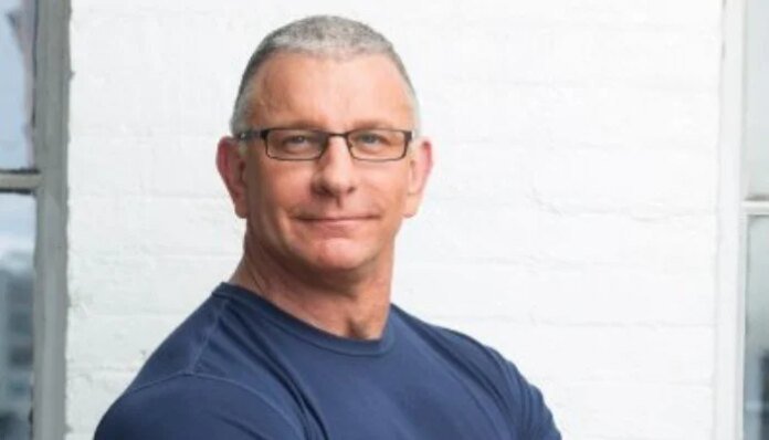 Robert Irvine takes direct jab at Food Network