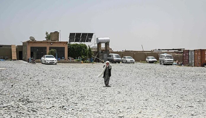 Search for 14 missing as severe heat kills five Afghan migrants