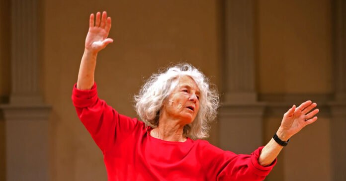 Simone Forti, Movement Artist Inspired by the Everyday, Dies at 91