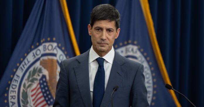 Warsh Reiterates Fed’s Pledge to Get Inflation Down but Doesn’t Specify How