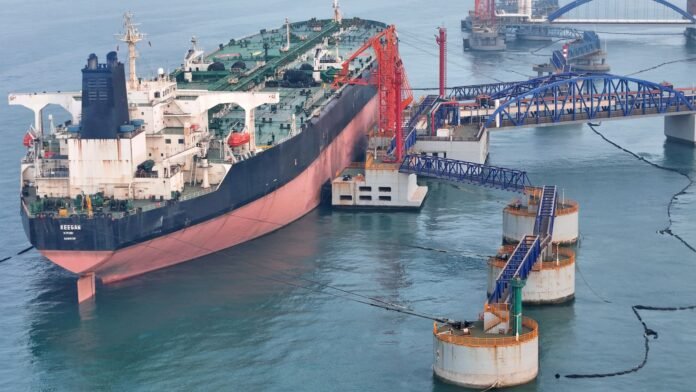 Why Iran may find it difficult to clear its oil inventories even after sanctions relief 