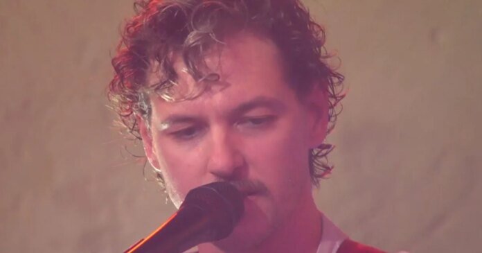 Saturday Sessions: Houndmouth performs 