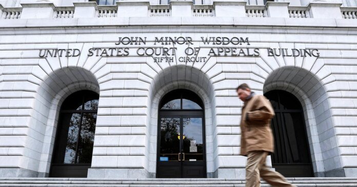 Appeals court dodges major ruling on Trump’s contentious use of obscure deportation law