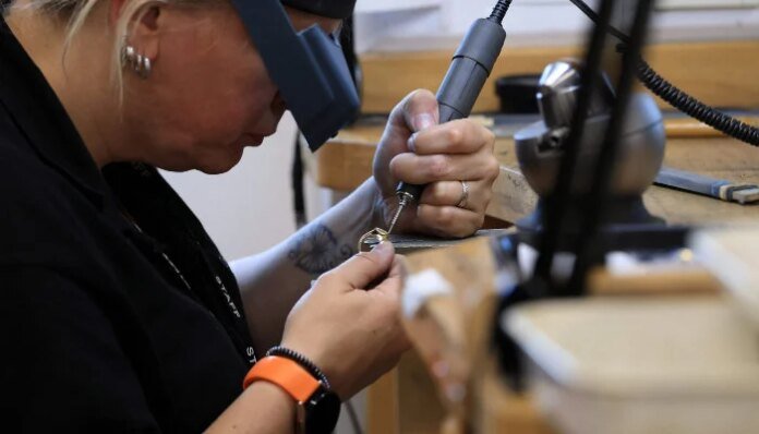 Britain's Royal Mint strikes gold in electronic waste