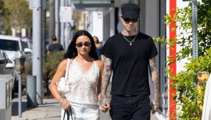 Demi Lovato, husband Jutes pack on PDA during recent outing