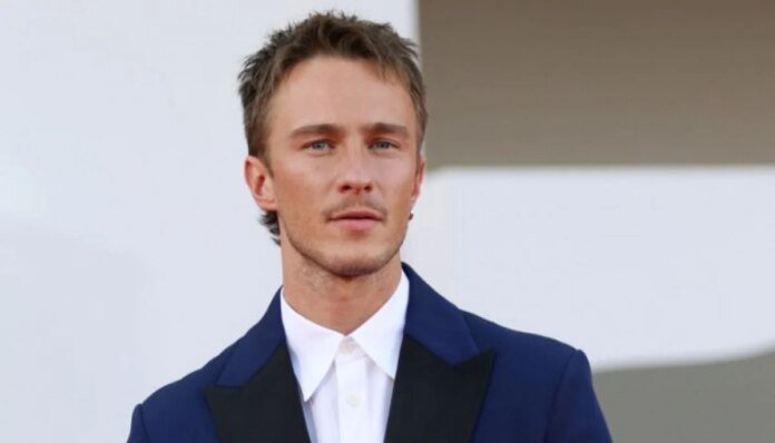 Drew Starkey reveals why he 'cried' on set of Netflix show 'Outer Banks'
