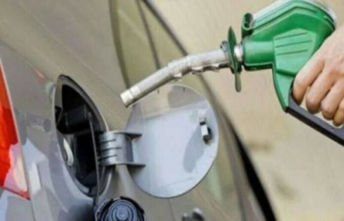 Govt reduces petrol price by Rs3.39, high-speed diesel by Rs4.07 - SUCH TV
