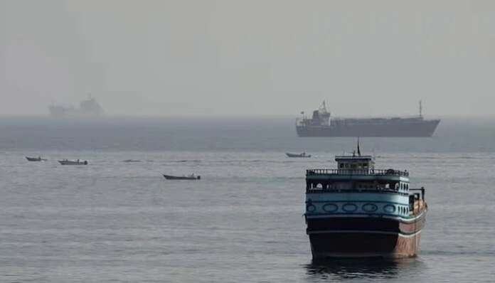 Iran says close to Hormuz plan with Oman, but reopening depends on US