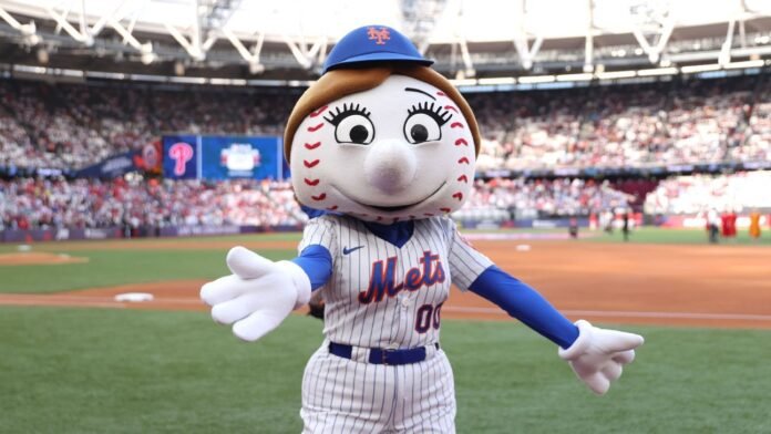 Mrs. Met, Goldy headline inductions into the Mascot Hall of Fame