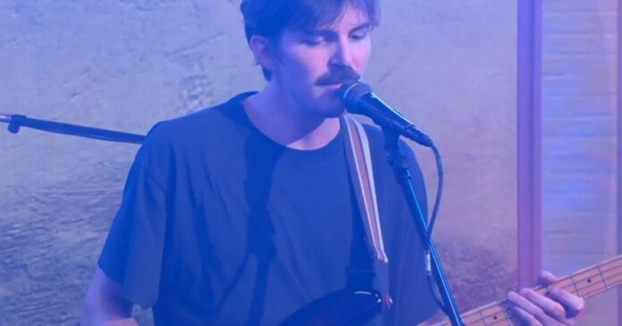 Saturday Sessions: Houndmouth performs 