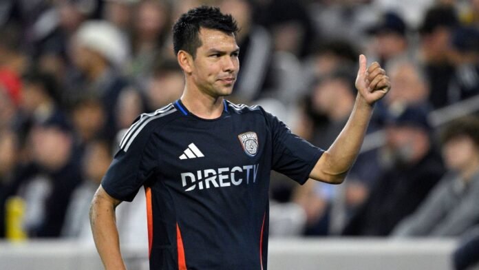 Sources: Lozano close to loan move to Galaxy from San Diego