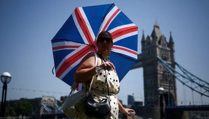 UK heads for fifth heatwave as record number of 30C days raises crop concerns