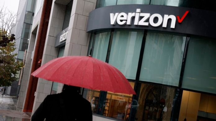 Verizon mobile service restored after outage for thousands of customers in the U.S.