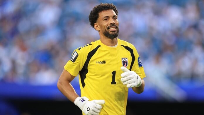 Vozinha wins jersey approval amid delayed Colo-Colo arrival