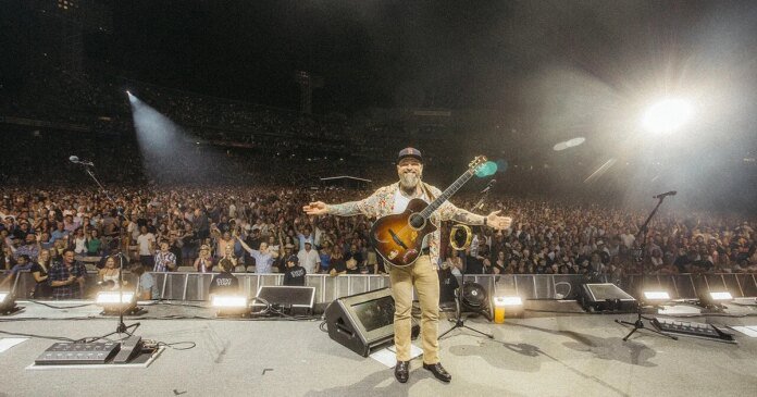 Zac Brown Band gives free cruises to 37,000 Fenway Park concert fans in 