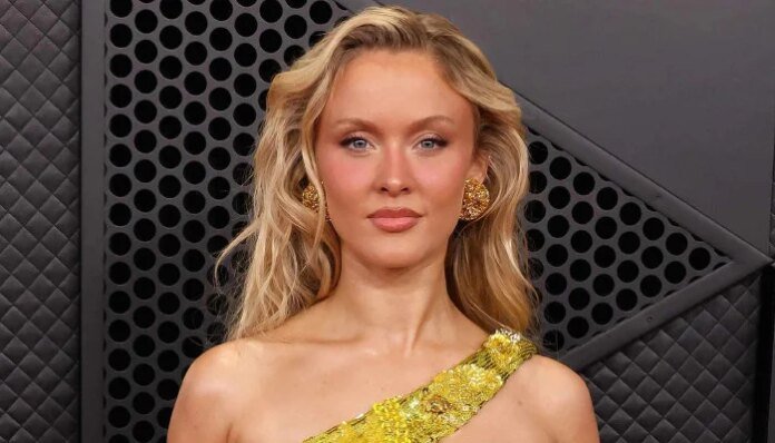 Zara Larsson laughs off hair mishap with fan onstage 